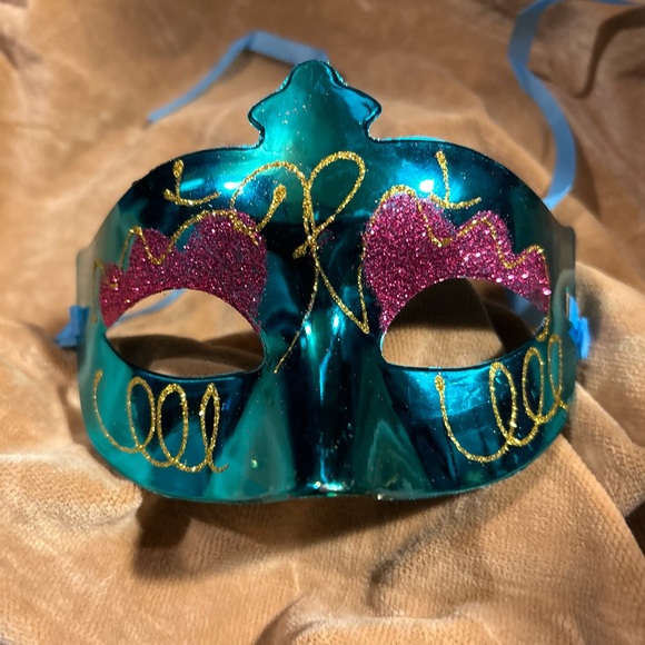 Mardi Gras mask brand new in the package. I have two styles - Picture 3 of 4
